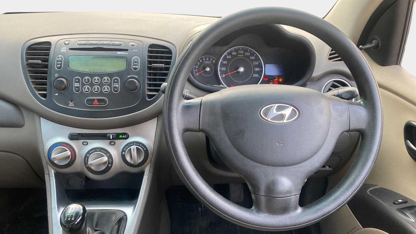 2014 Hyundai i10 MAGNA 1.1, Petrol, Manual, 66,128 km, Steering Wheel Close Up