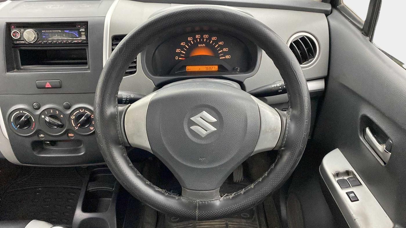 2012 Maruti Wagon R 1.0 LXI, Petrol, Manual, 76,901 km, Steering Wheel Close Up