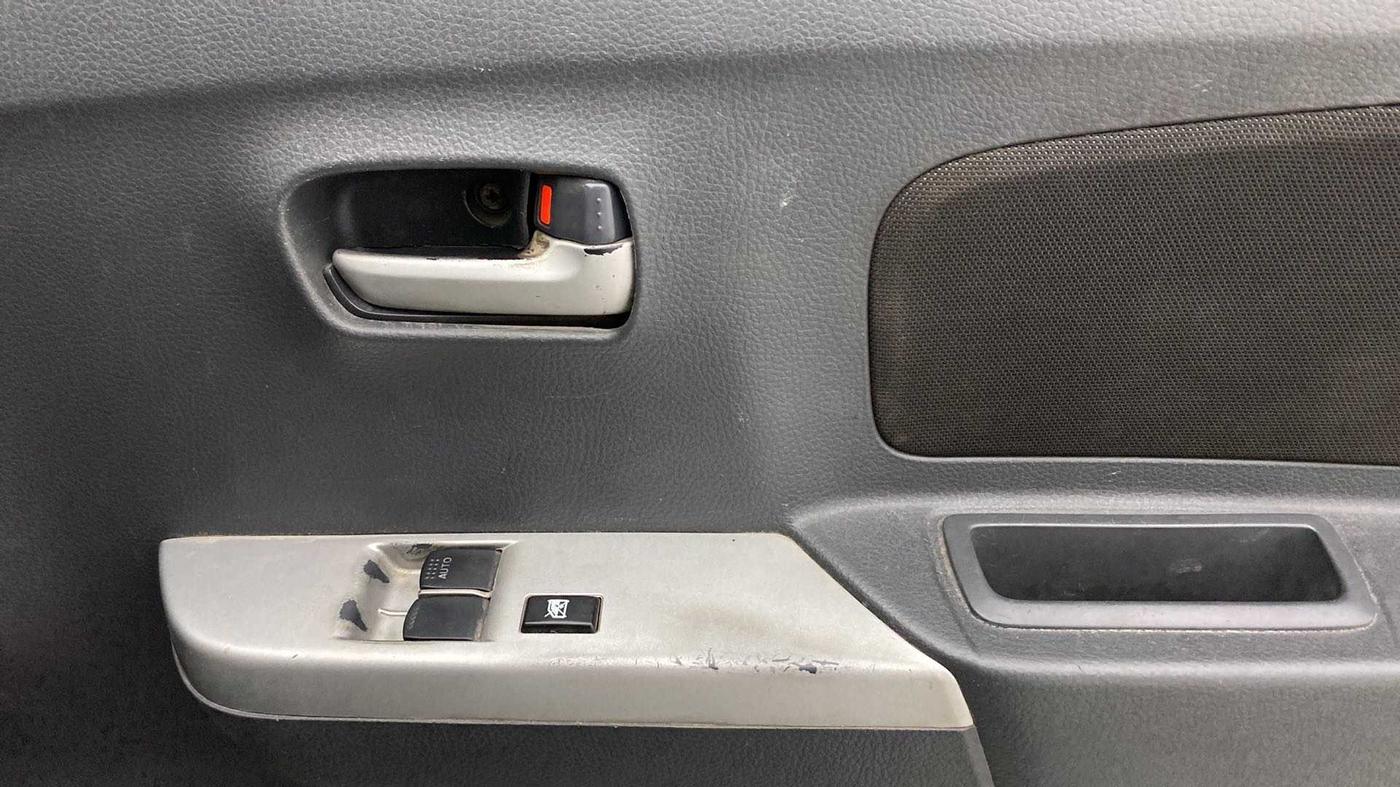 2012 Maruti Wagon R 1.0 LXI, Petrol, Manual, 76,901 km, Driver Side Door Panels Control