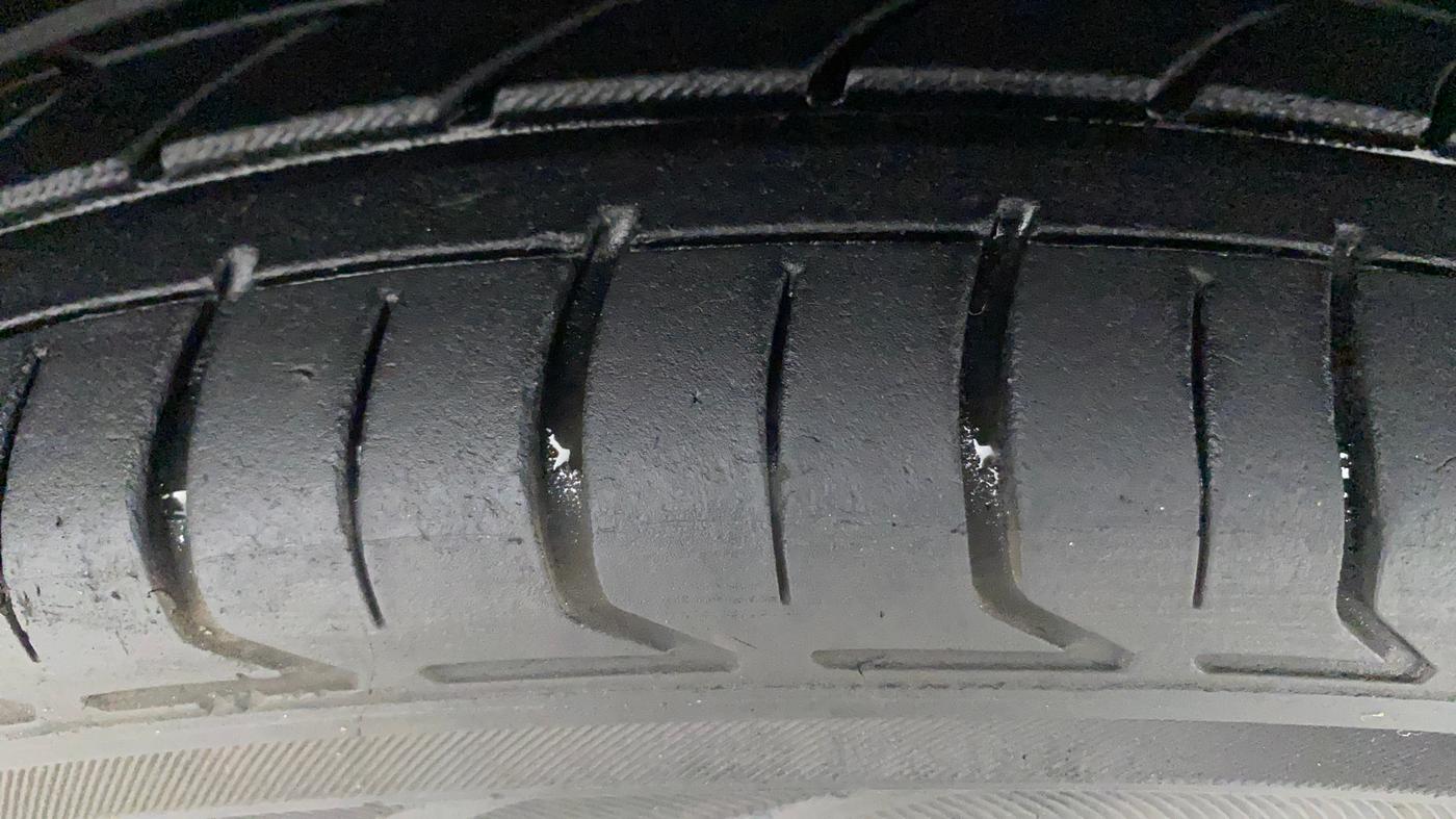 2017 Hyundai Elite i20 ASTA 1.2, Petrol, Manual, 35,342 km, Right Front Tyre Tread