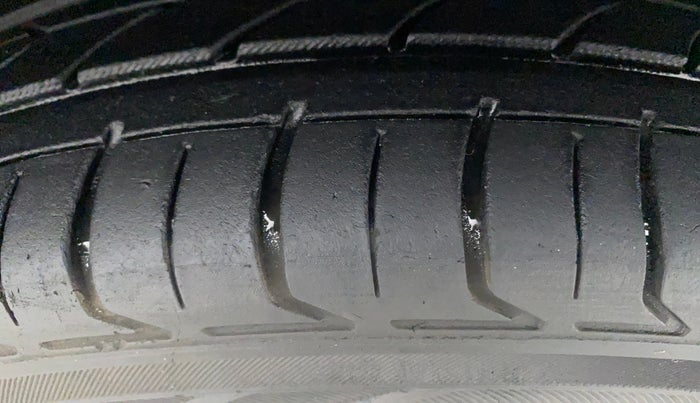 2017 Hyundai Elite i20 ASTA 1.2, Petrol, Manual, 35,342 km, Right Front Tyre Tread