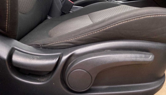 2016 Hyundai Creta SX PLUS 1.6 PETROL, Petrol, Manual, 76,040 km, Driver Side Adjustment Panel