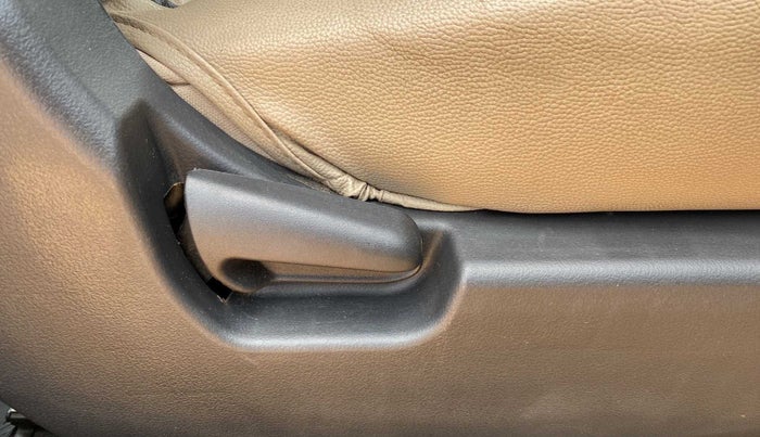 2018 Maruti Wagon R 1.0 VXI (O) AMT, Petrol, Automatic, 25,860 km, Driver Side Adjustment Panel