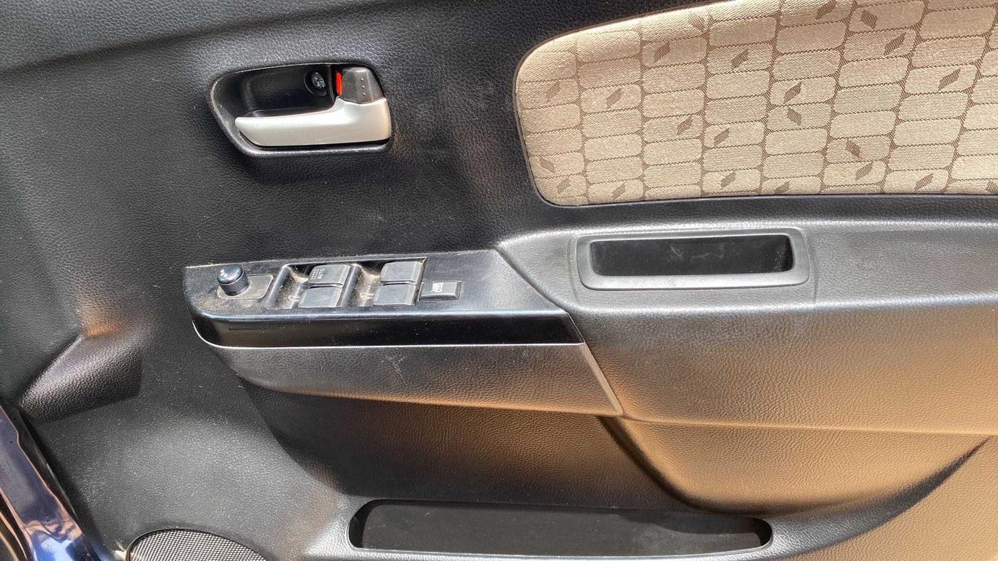 2018 Maruti Wagon R 1.0 VXI (O) AMT, Petrol, Automatic, 25,860 km, Driver Side Door Panels Control