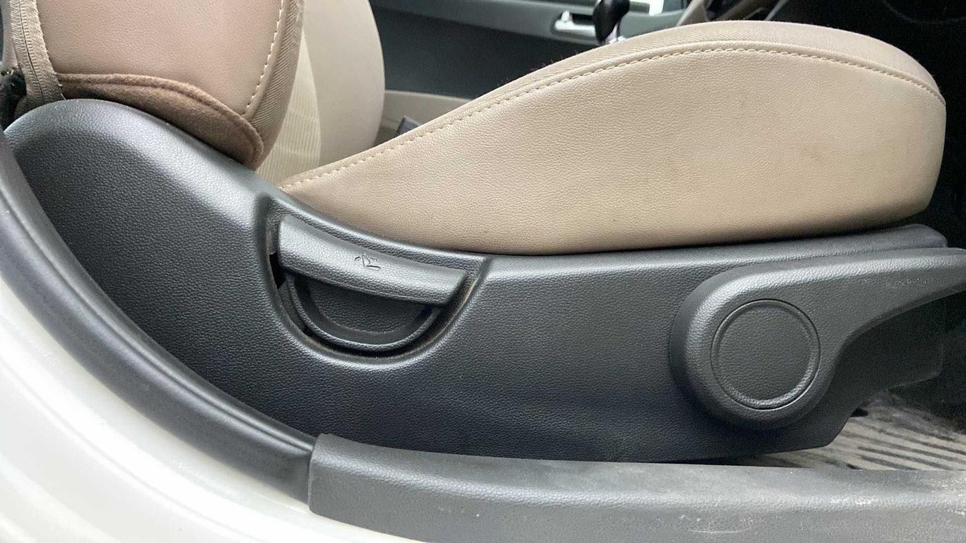 2018 Hyundai Xcent SX 1.2 (O), Petrol, Manual, 14,469 km, Driver Side Adjustment Panel