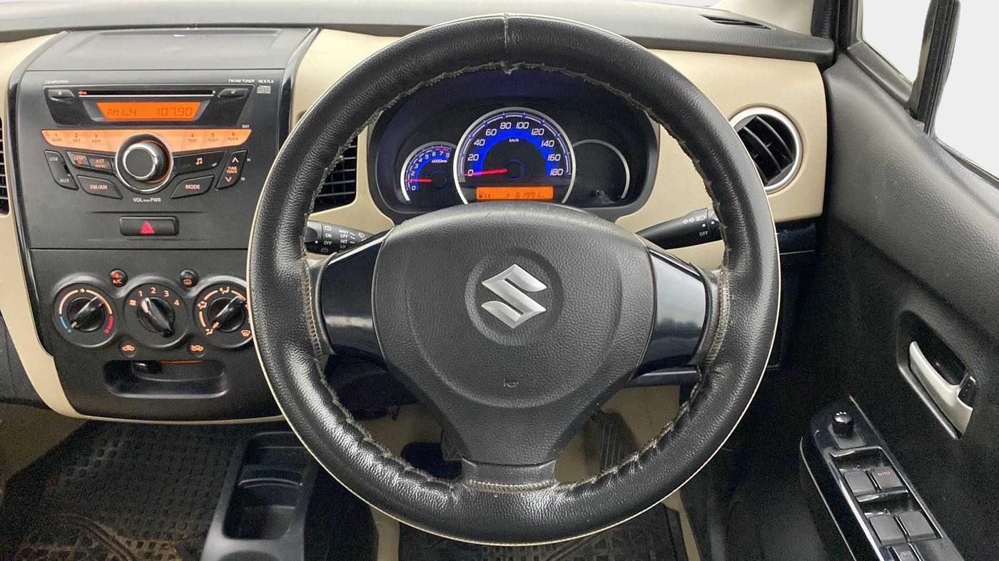 2017 Maruti Wagon R 1.0 VXI, Petrol, Manual, 62,172 km, Steering Wheel Close Up