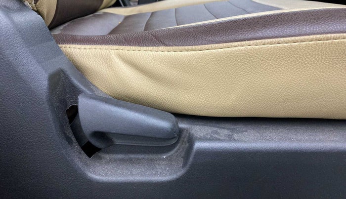 2017 Maruti Wagon R 1.0 VXI, Petrol, Manual, 62,172 km, Driver Side Adjustment Panel