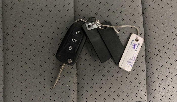 2023 Tata TIAGO EV XT LONG RANGE, Electric, Automatic, 10,817 km, Key Close Up