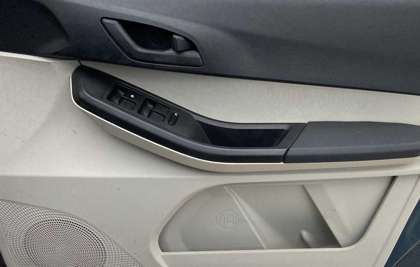 2023 Tata TIAGO EV XT LONG RANGE, Electric, Automatic, 10,817 km, Driver Side Door Panels Control