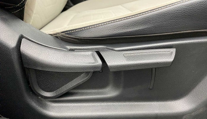 2022 KIA SONET HTX ANNIVERSARY EDITION 1.5 AT, Diesel, Automatic, 30,756 km, Driver Side Adjustment Panel