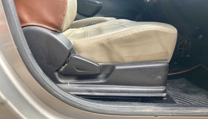 2017 Renault Kwid CLIMBER 1.0 AMT, Petrol, Automatic, 33,726 km, Driver Side Adjustment Panel
