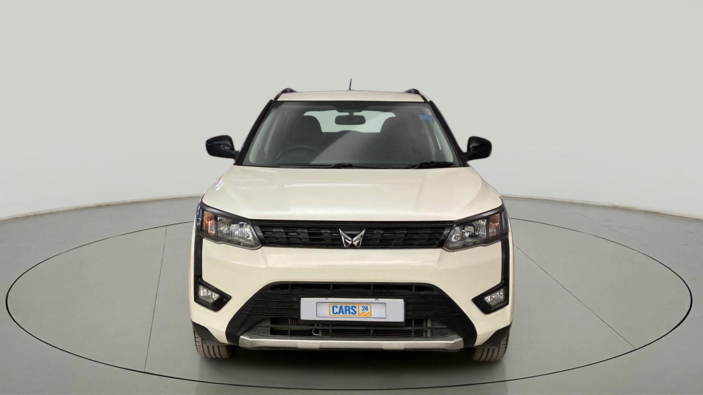2023 Mahindra XUV300 W6 1.2 PETROL, Petrol, Manual, 20,393 km, Front