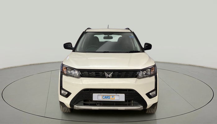 2023 Mahindra XUV300 W6 1.2 PETROL, Petrol, Manual, 20,393 km, Front