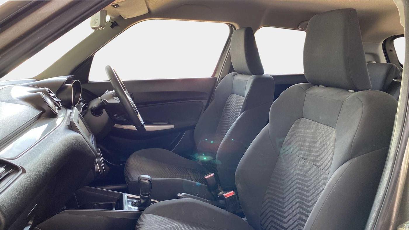 2018 Maruti Swift ZXI AMT, Petrol, Automatic, 40,285 km, Right Side Front Door Cabin