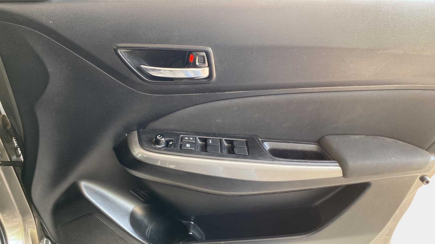 2018 Maruti Swift ZXI AMT, Petrol, Automatic, 40,285 km, Driver Side Door Panels Control
