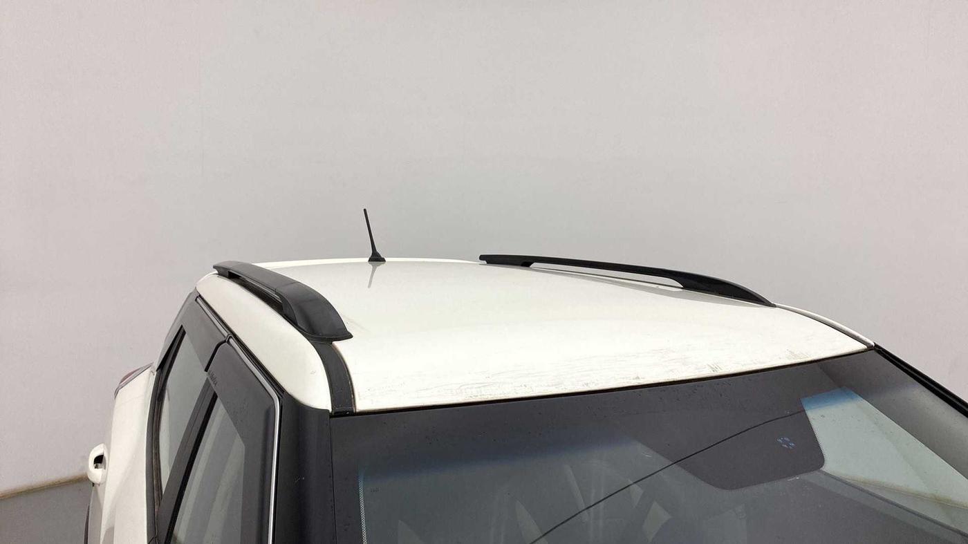2020 Mahindra XUV300 W8 1.2 PETROL, Petrol, Manual, 32,115 km, Roof