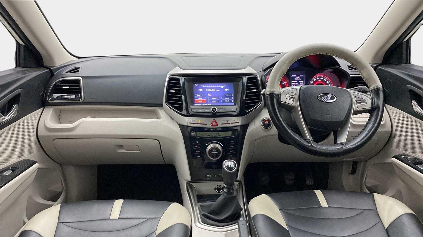 2020 Mahindra XUV300 W8 1.2 PETROL, Petrol, Manual, 32,115 km, Dashboard