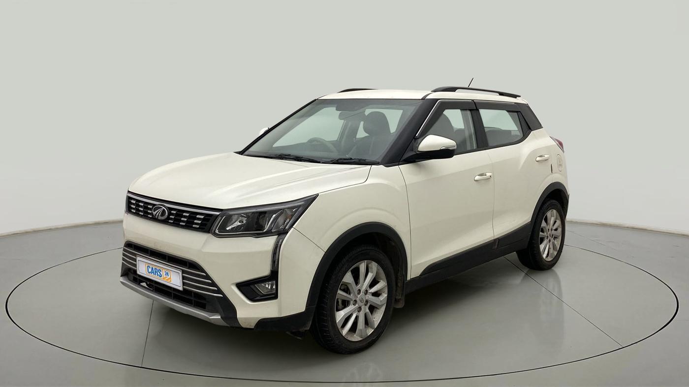 2020 Mahindra XUV300 W8 1.2 PETROL, Petrol, Manual, 32,115 km, Left Front Diagonal