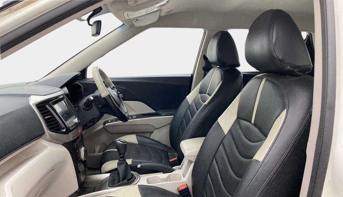 2020 Mahindra XUV300 W8 1.2 PETROL, Petrol, Manual, 32,115 km, Right Side Front Door Cabin