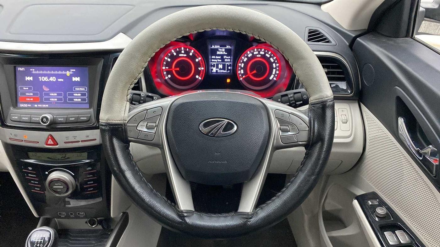2020 Mahindra XUV300 W8 1.2 PETROL, Petrol, Manual, 32,115 km, Steering Wheel Close Up