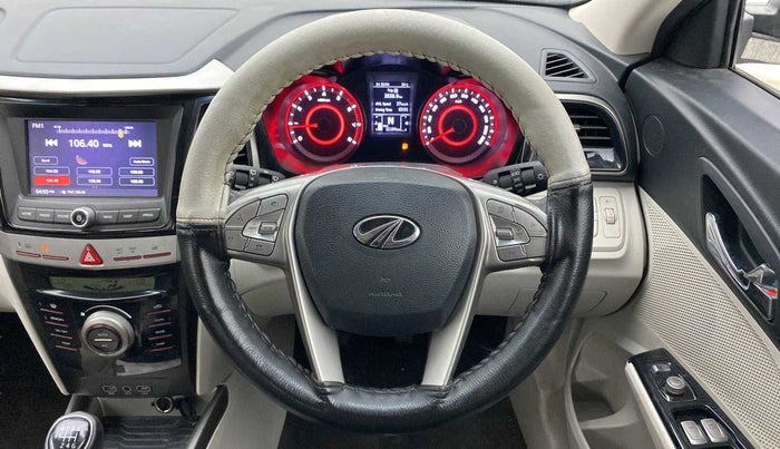 2020 Mahindra XUV300 W8 1.2 PETROL, Petrol, Manual, 32,115 km, Steering Wheel Close Up