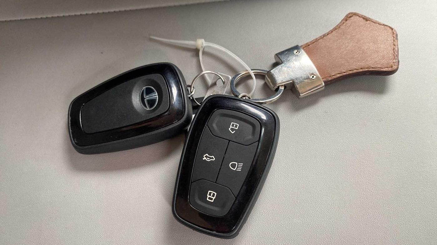 2023 Tata NEXON XZA PLUS SUNROOF DUAL TONE PETROL, Petrol, Automatic, 10,029 km, Key Close Up