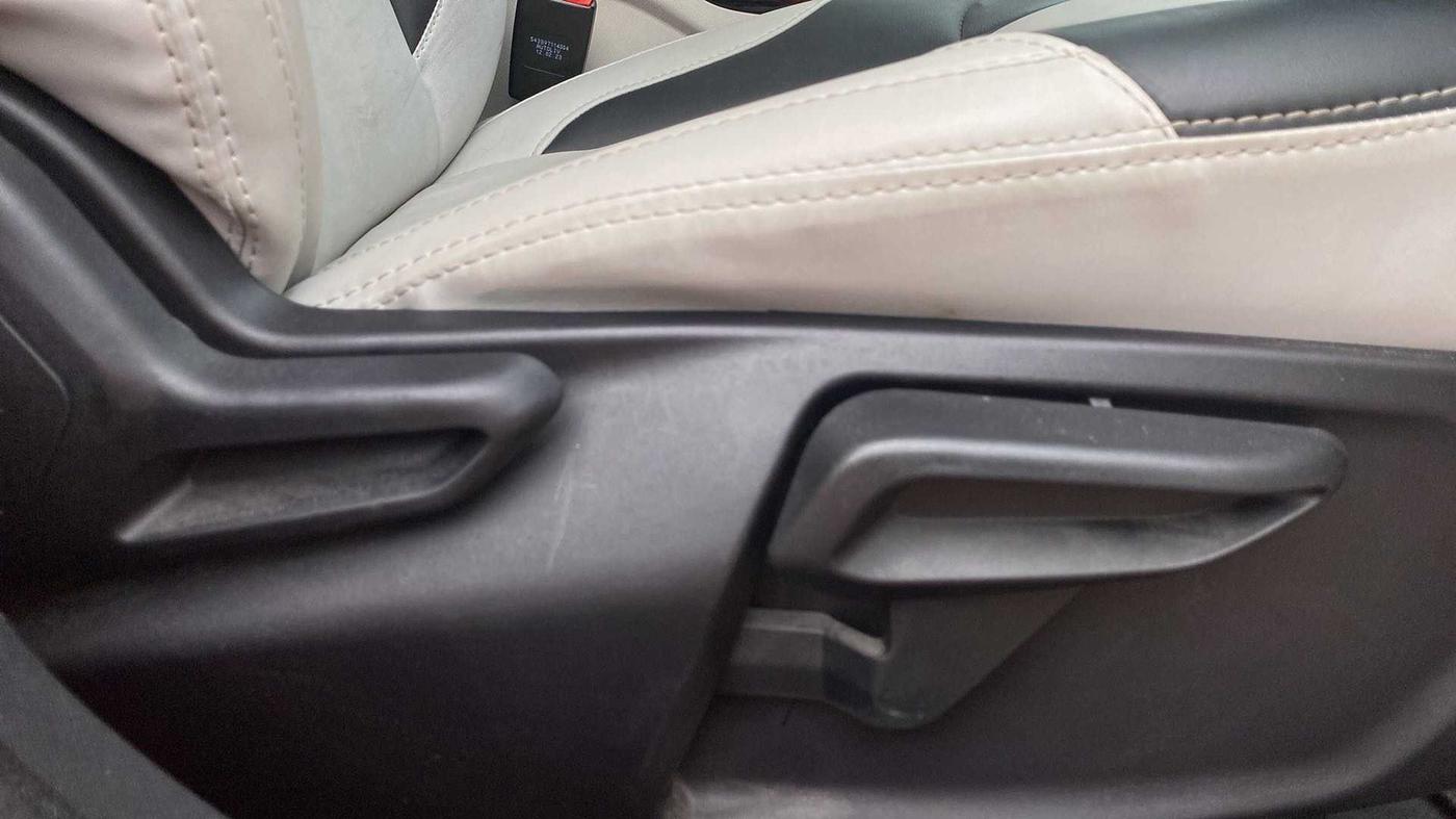 2023 Tata NEXON XZA PLUS SUNROOF DUAL TONE PETROL, Petrol, Automatic, 10,029 km, Driver Side Adjustment Panel