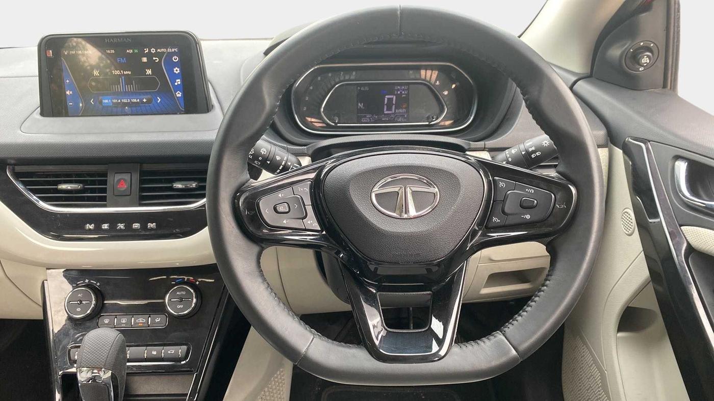 2023 Tata NEXON XZA PLUS SUNROOF DUAL TONE PETROL, Petrol, Automatic, 10,029 km, Steering Wheel Close Up