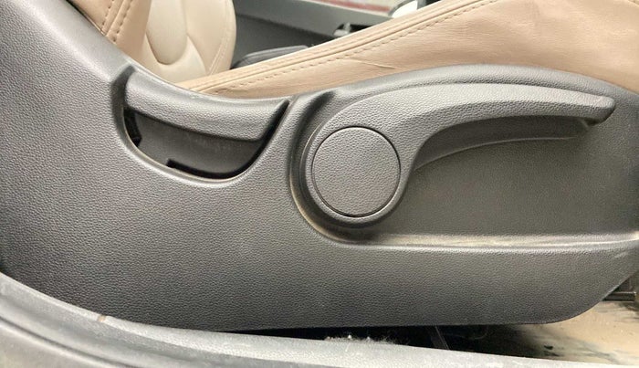 2017 Hyundai Creta SX PLUS AT 1.6 PETROL, Petrol, Automatic, 29,759 km, Driver Side Adjustment Panel