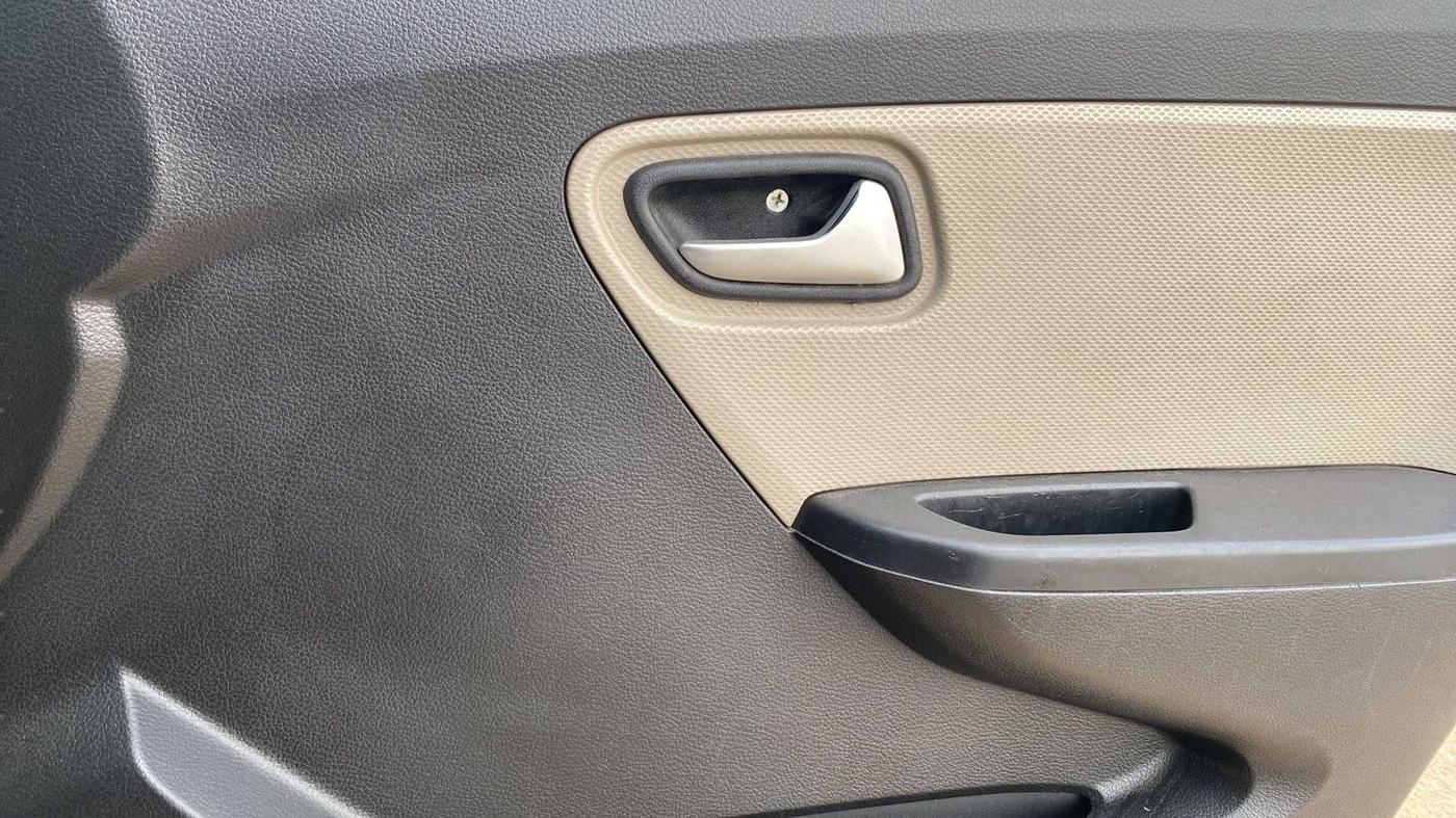 2019 Maruti Alto VXI, Petrol, Manual, 63,838 km, Driver Side Door Panels Control