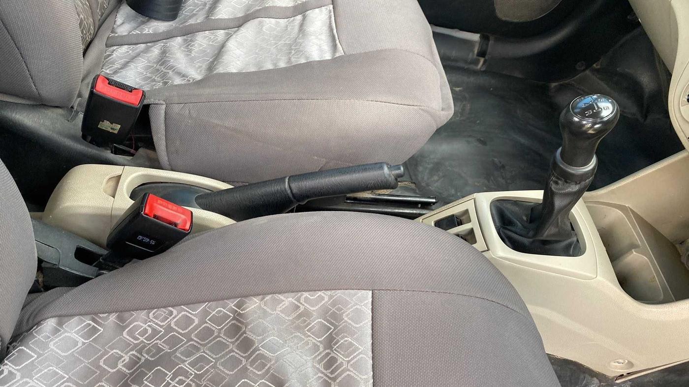 2019 Maruti Alto VXI, Petrol, Manual, 63,838 km, Gear Lever