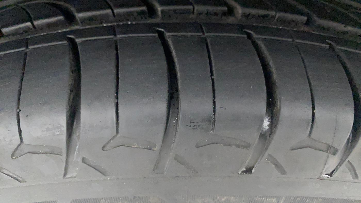 2016 Maruti Baleno DELTA PETROL 1.2, Petrol, Manual, 86,246 km, Left Front Tyre Tread