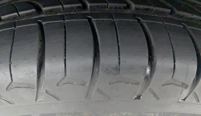 2016 Maruti Baleno DELTA PETROL 1.2, Petrol, Manual, 86,246 km, Left Front Tyre Tread