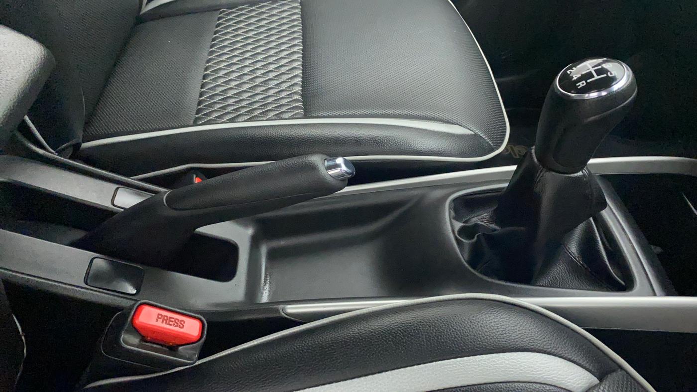 2016 Maruti Baleno DELTA PETROL 1.2, Petrol, Manual, 86,246 km, Gear Lever