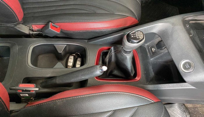 2022 Nissan MAGNITE XV RED EDITION, Petrol, Manual, 14,650 km, Gear Lever