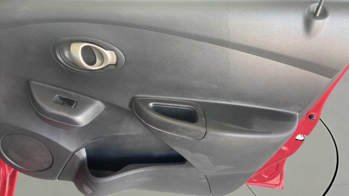 2018 Datsun Go Plus T (O), Petrol, Manual, 41,793 km, Driver Side Door Panels Control