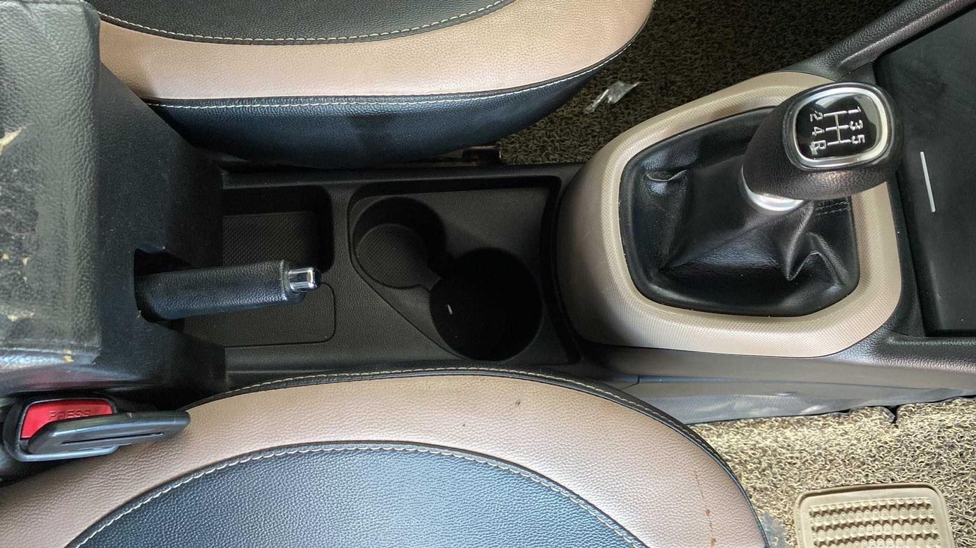 2019 Hyundai Xcent SX 1.2, CNG, Manual, 48,829 km, Gear Lever