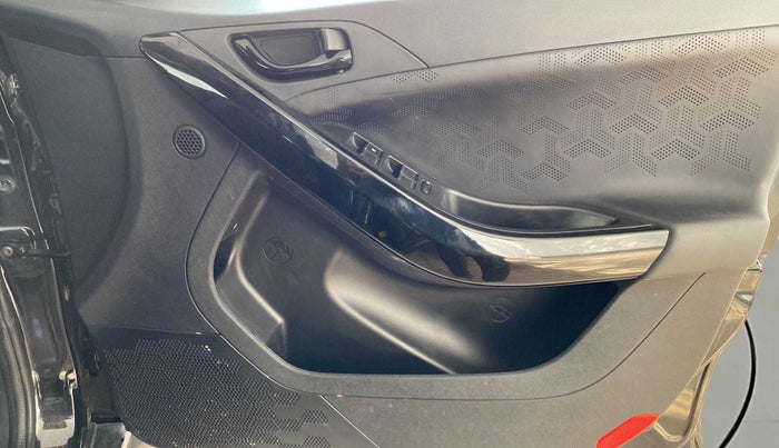 2022 Tata NEXON XZ PLUS (O) DIESEL DARK EDITION, Diesel, Manual, 26,543 km, Driver Side Door Panels Control