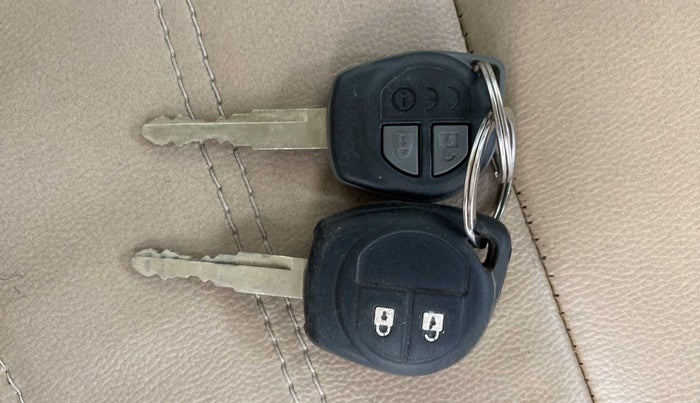 2017 Maruti Dzire VDI, Diesel, Manual, 73,038 km, Key Close Up