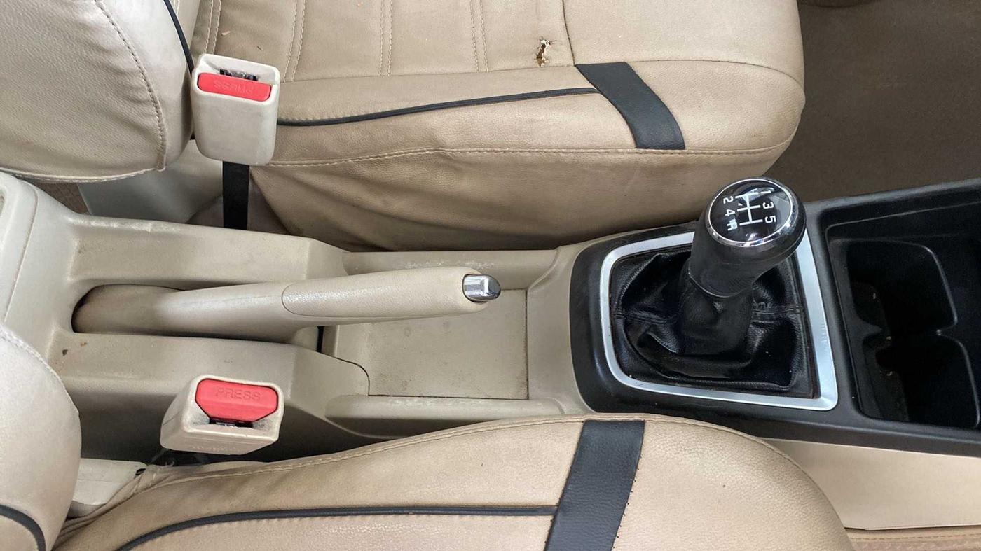 2017 Maruti Dzire VDI, Diesel, Manual, 73,038 km, Gear Lever