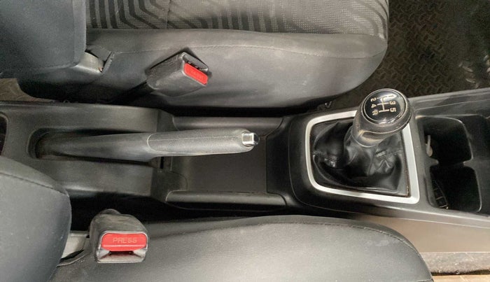 2019 Maruti Swift VXI, Petrol, Manual, 33,141 km, Gear Lever