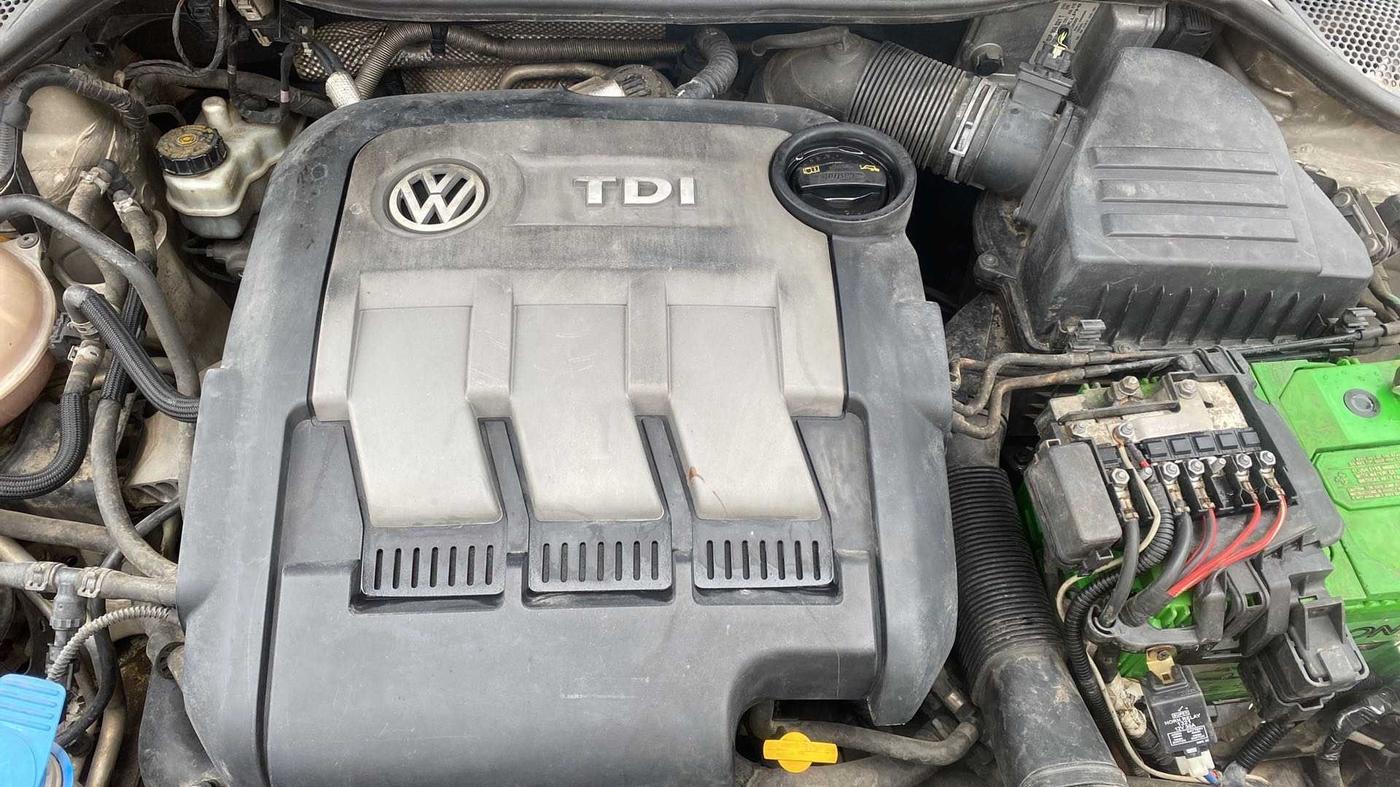 2014 Volkswagen Polo COMFORTLINE 1.2L, Diesel, Manual, 90,678 km, Open Bonet