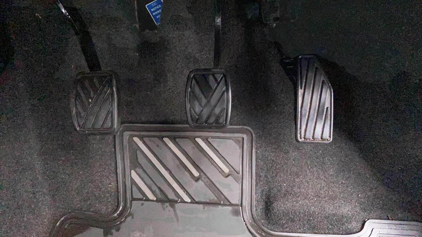 2018 Maruti Swift VXI, Petrol, Manual, 33,970 km, Pedals