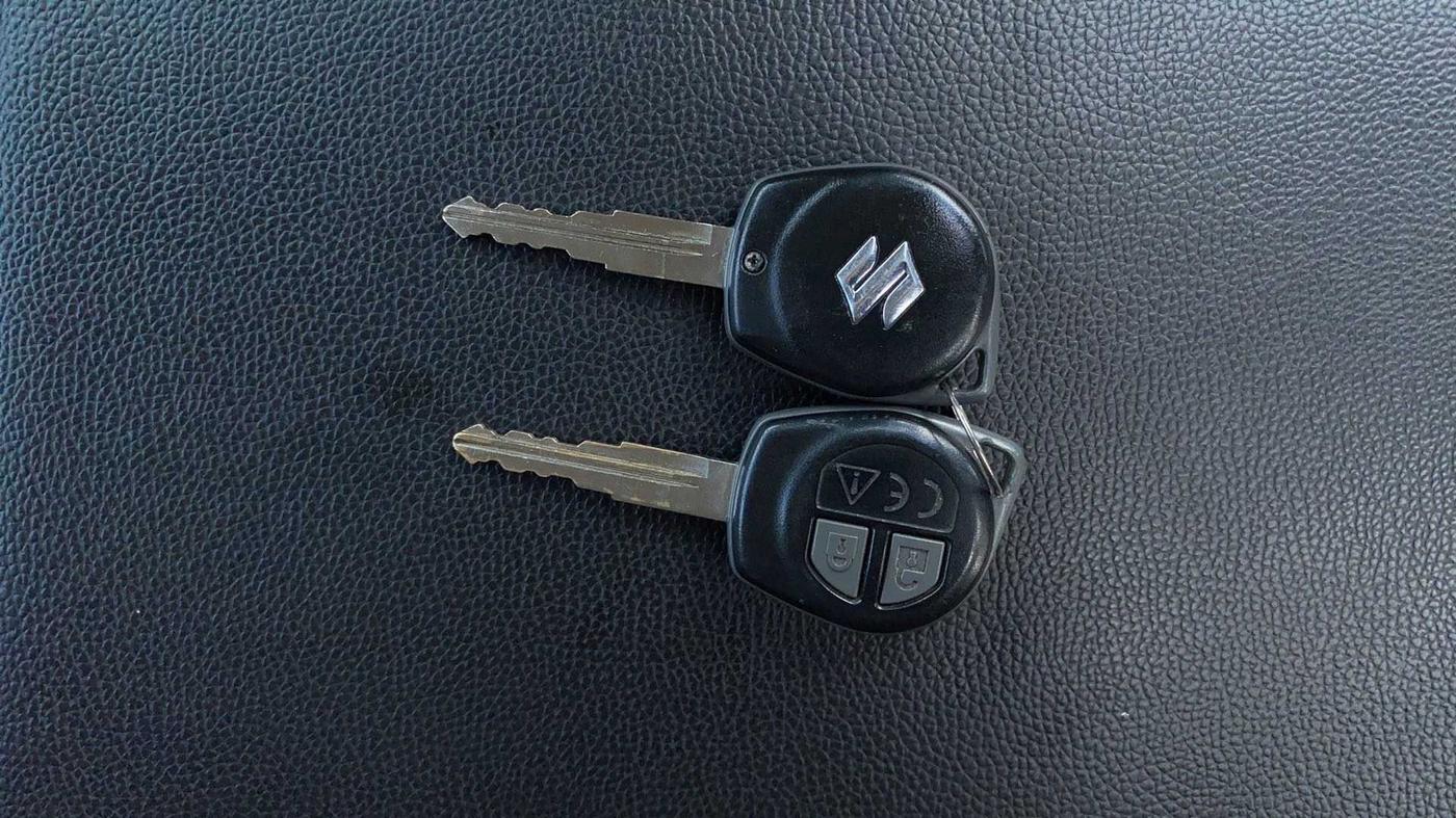 2018 Maruti Swift VXI, Petrol, Manual, 33,970 km, Key Close Up