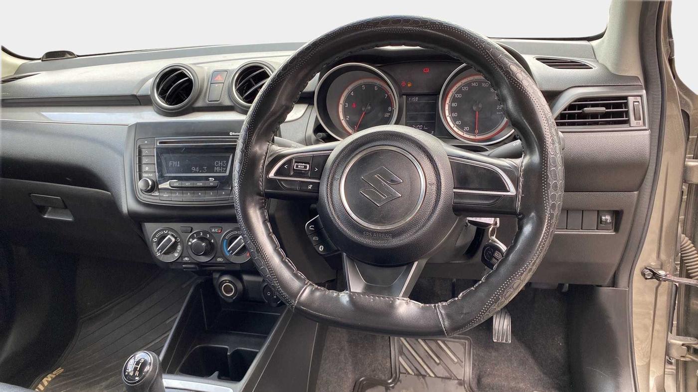 2018 Maruti Swift VXI, Petrol, Manual, 33,970 km, Steering Wheel Close Up