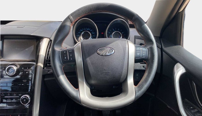 2020 Mahindra XUV500 W7, Diesel, Manual, 31,044 km, Steering Wheel Close Up