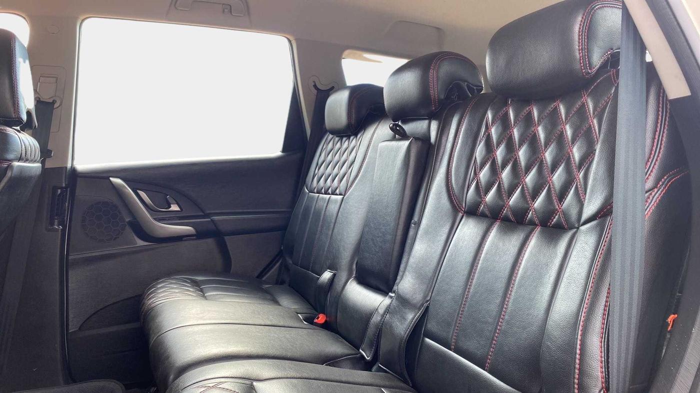 2020 Mahindra XUV500 W7, Diesel, Manual, 31,044 km, Right Side Rear Door Cabin