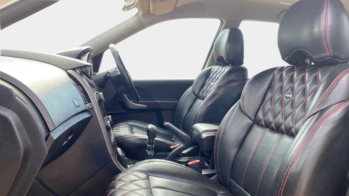 2020 Mahindra XUV500 W7, Diesel, Manual, 31,044 km, Right Side Front Door Cabin