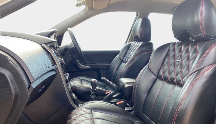 2020 Mahindra XUV500 W7, Diesel, Manual, 31,044 km, Right Side Front Door Cabin