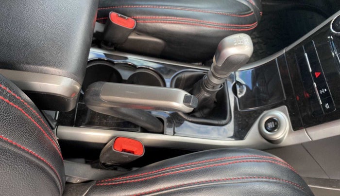2020 Mahindra XUV500 W7, Diesel, Manual, 31,044 km, Gear Lever